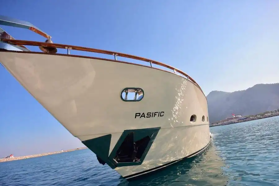 YACHT PASİFİC